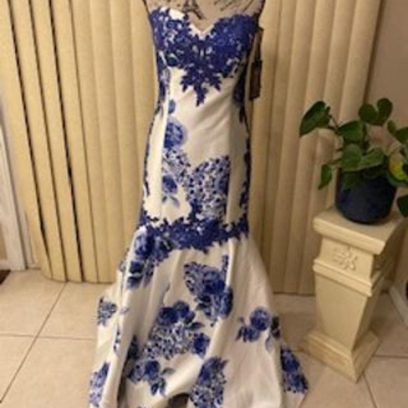 Stunning Blue/White Floral Design Embellished Strapless Formal Evening G… - Picture 2 of 7